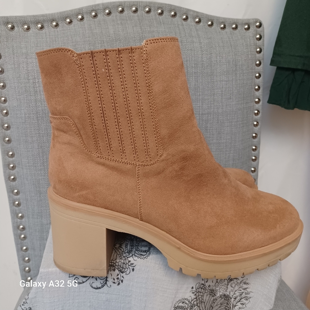 UNIVERSAL THREAD chelsea Women's Tan Ankle Boots Size 11 - Picture 8 of 13